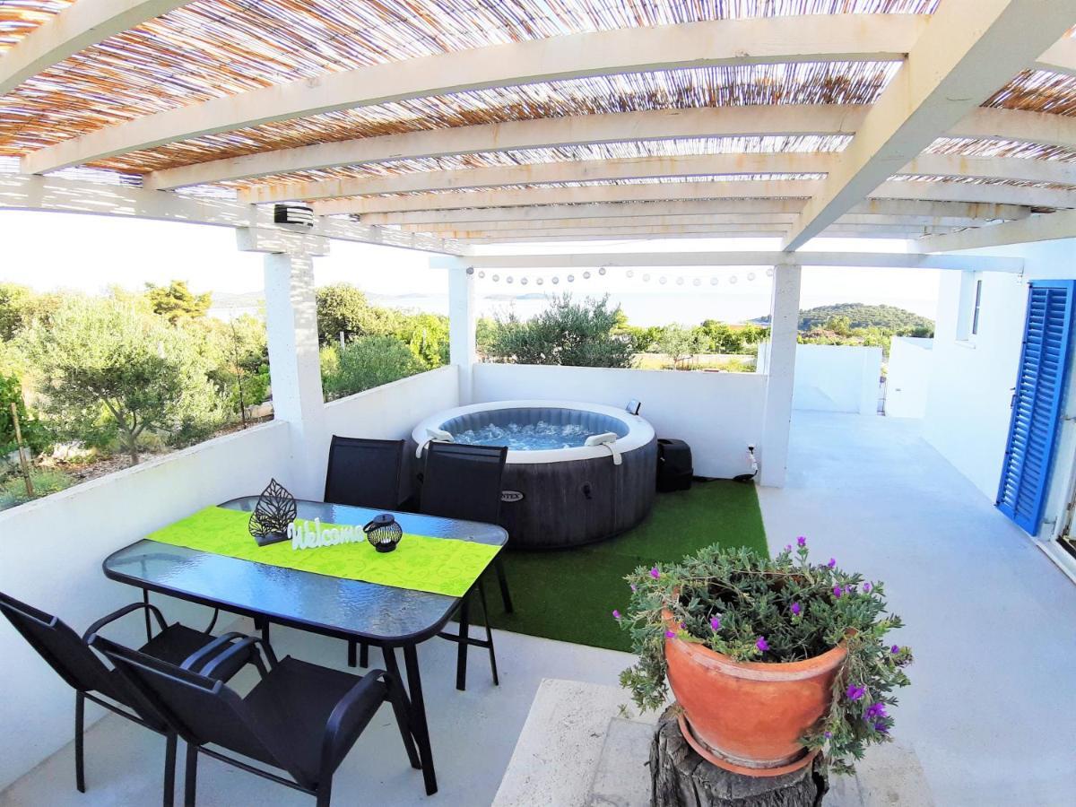 Apartment Svilan - Terrace With Sea View And Nature Zečevo 외부 사진