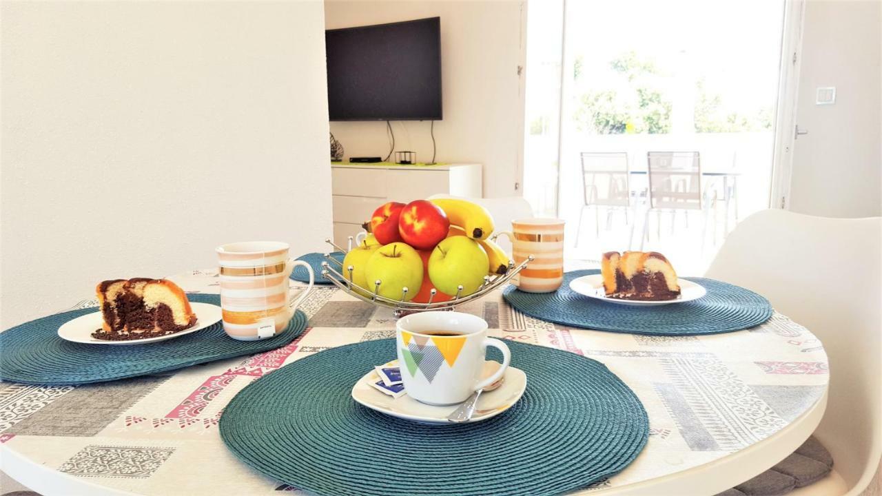 Apartment Svilan - Terrace With Sea View And Nature Zečevo 외부 사진