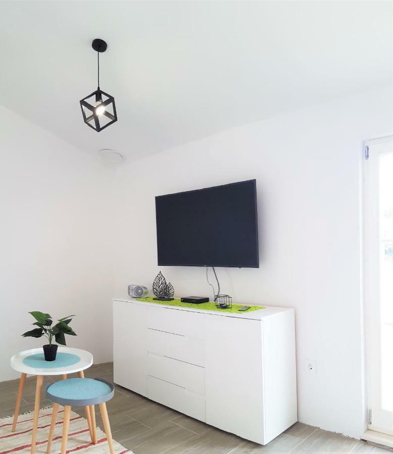 Apartment Svilan - Terrace With Sea View And Nature Zečevo 외부 사진